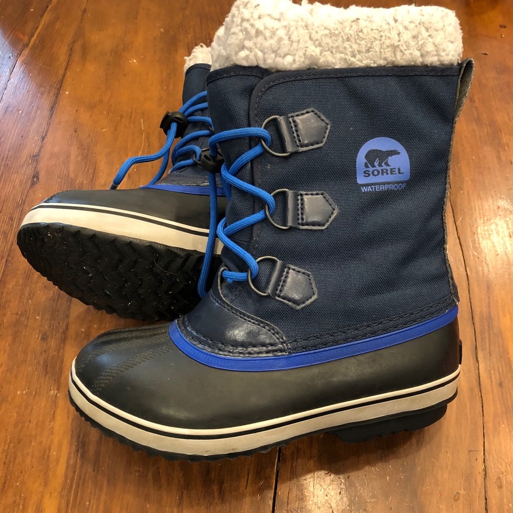 Sorel boots youth size 4 GUC.